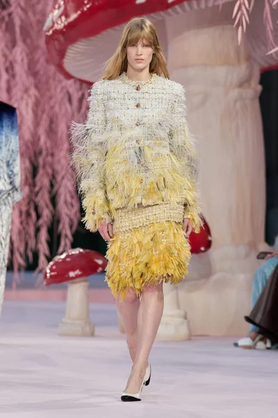 Look 48